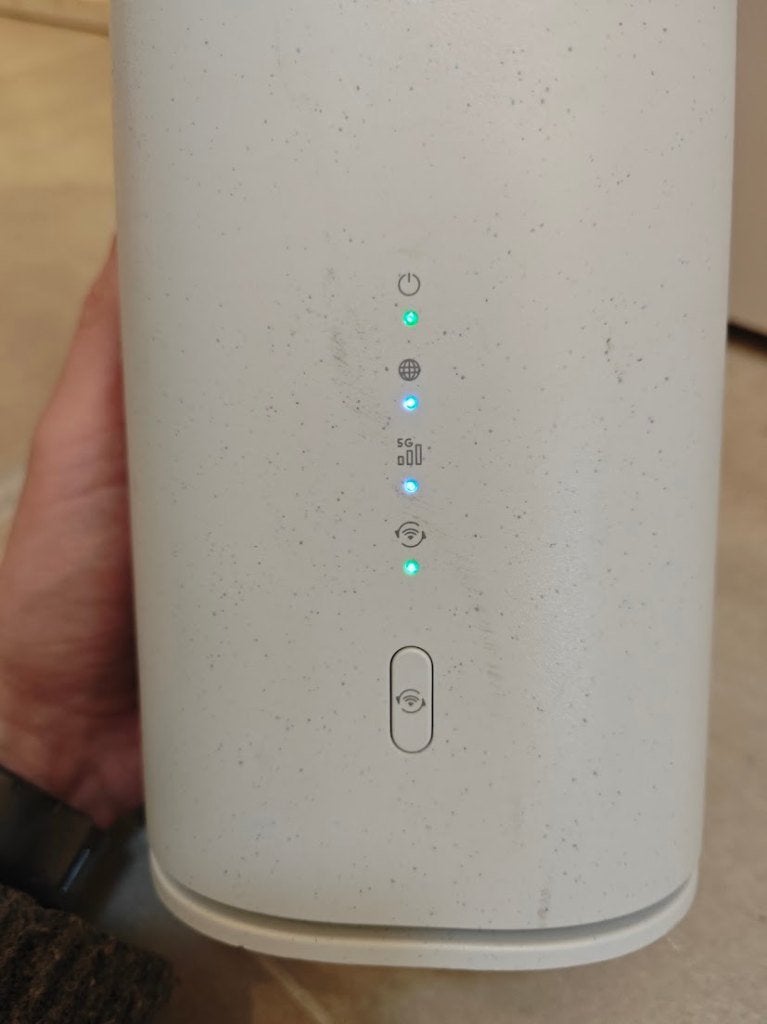 2x Zyxel NR5307 5G-router (simkaart naar kabel & wifi), Ophalen of Verzenden, Zo goed als nieuw