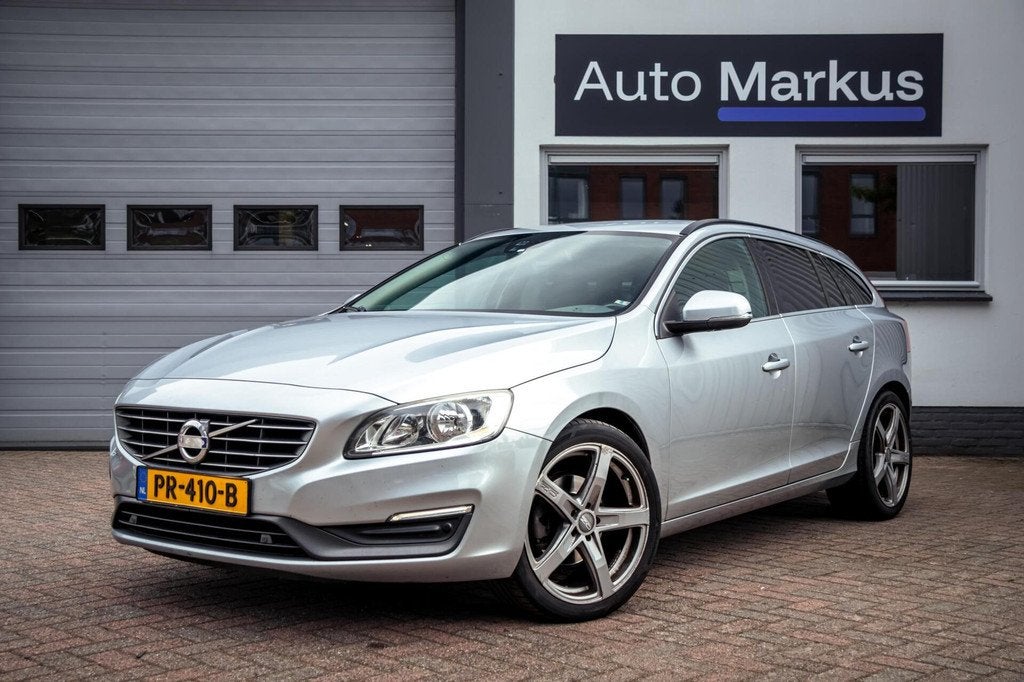 Volvo V60 2.0 D4 Summum|Trekhaak|Geartronic|Stoelverwarming|, Auto's, Volvo, 1502 kg, Euro 6, 4 cilinders, Leder