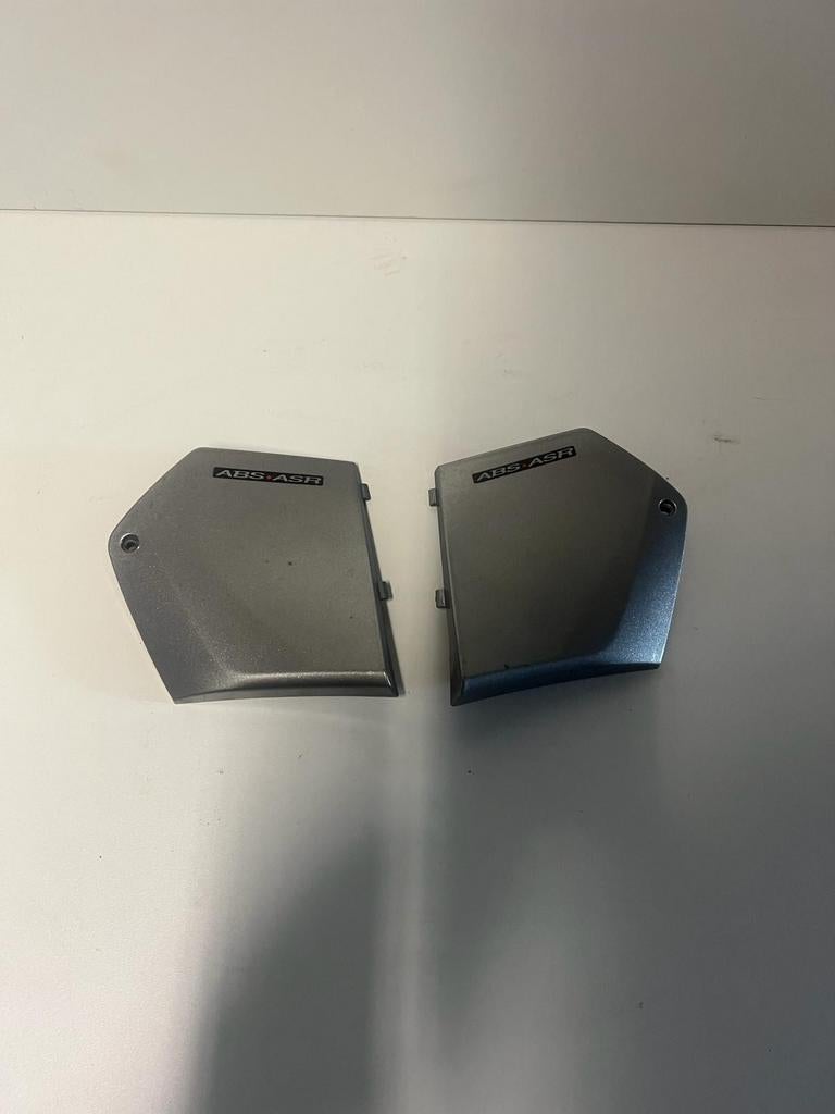 Piaggio mp3 zekering kap links & rechts zilver model 2014, Ophalen of Verzenden