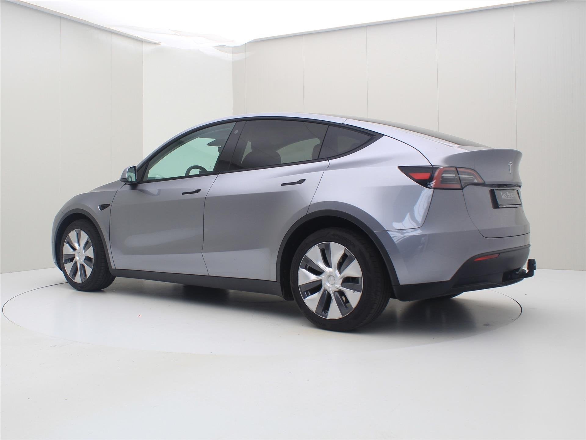 Foto 3 van Tesla Model Y Long Range AWD 351pk 96,6% SoH [ QUICKSILVER+T