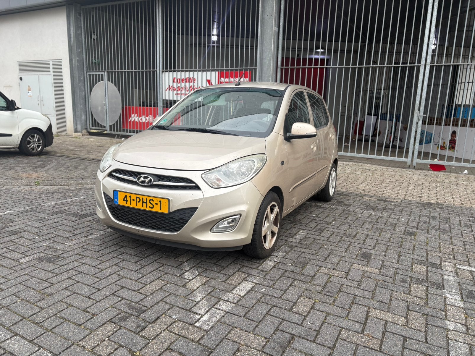 Hyundai i10 1.25 I 5DR 2011 Beige, Auto's, Hyundai, Voorwielaandrijving, 450 kg, 31 €/maand, 4 cilinders