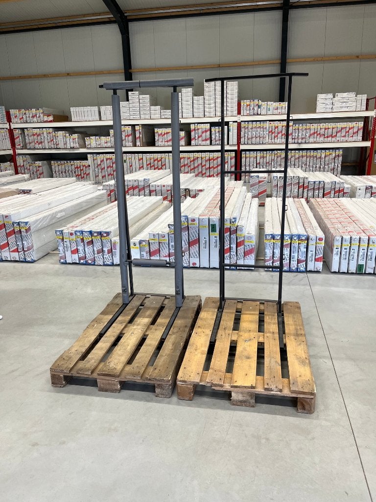2 glasbokken op europallet met stalen frame, Doe-het-zelf en Verbouw, Ophalen of Verzenden, Zo goed als nieuw, 50 mm of meer, Minder dan 200 cm