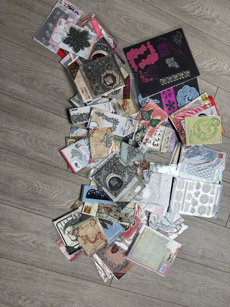 Te koop heel veel mallen om kaarten mee te maken, Hobby en Vrije tijd, Kaarten | Zelf maken, Ophalen of Verzenden, Nieuw, Overige thema's