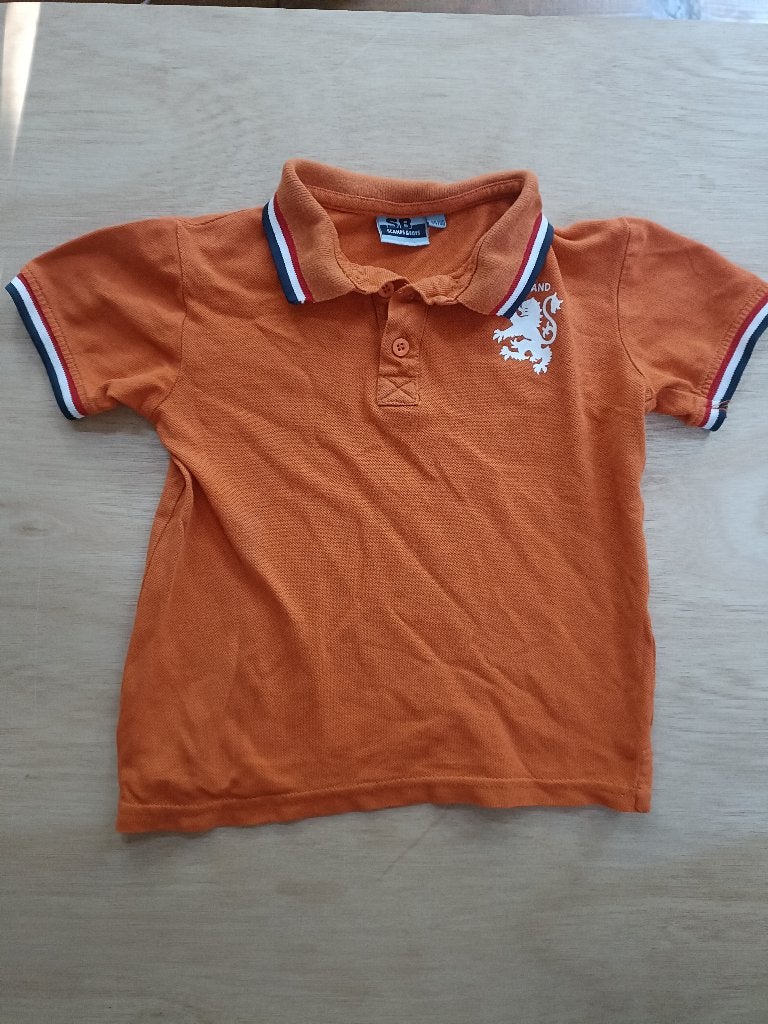 Leuke oranje polo Holland 104, Kinderen en Baby's, Ophalen of Verzenden, Gebruikt, Jongen, Shirt of Longsleeve