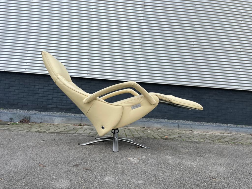Beige / witte de toekomst twice relax fauteuil / relax stoel, Minder dan 75 cm, Leer, Ophalen of Verzenden, Zo goed als nieuw