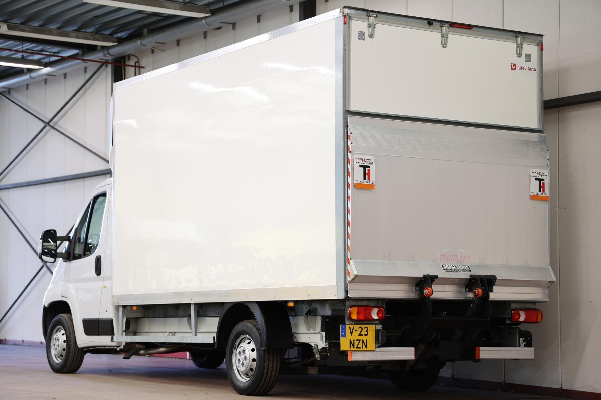 Fiat Ducato BAKWAGEN MEUBELBAK MET LAADKLEP, Voorwielaandrijving, Stof, Gebruikt, Euro 6