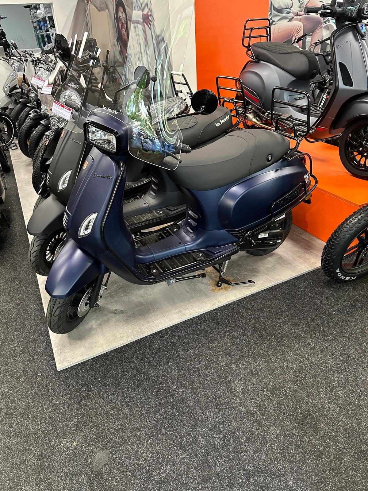 Stijlvolle Donkerblauwe Vespa Scooter - Nieuw Model, Ophalen, Nieuw, Overige modellen