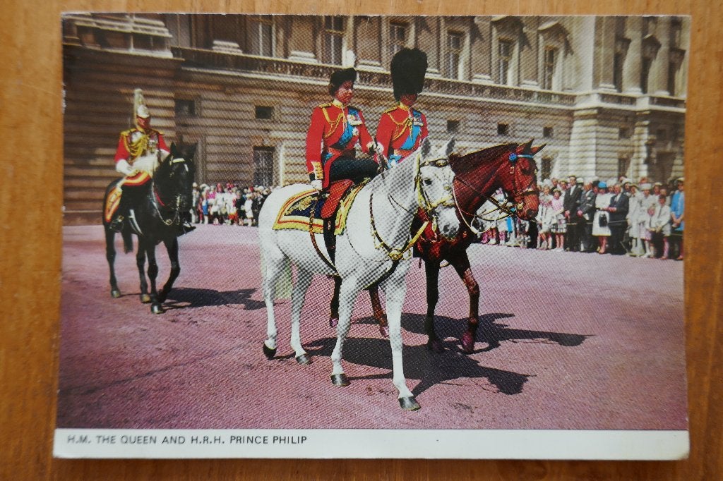 Vintage ansicht Queen Elizabeth II and Prince Philip, Verzamelen, Ophalen of Verzenden, 1960 tot 1980, Gelopen, Vogel