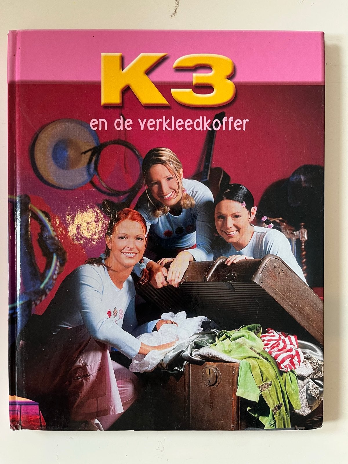 K3 en de verkleedkoffer - Kinderboek, Ophalen of Verzenden, Gelezen, Fictie algemeen