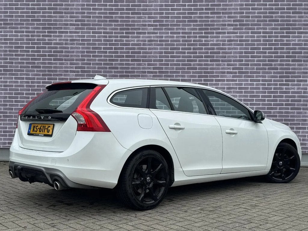 Volvo V60 2.0 D3 Nordic+ € 16.899,00, Gebruikt, 4 cilinders, Wit, Origineel Nederlands