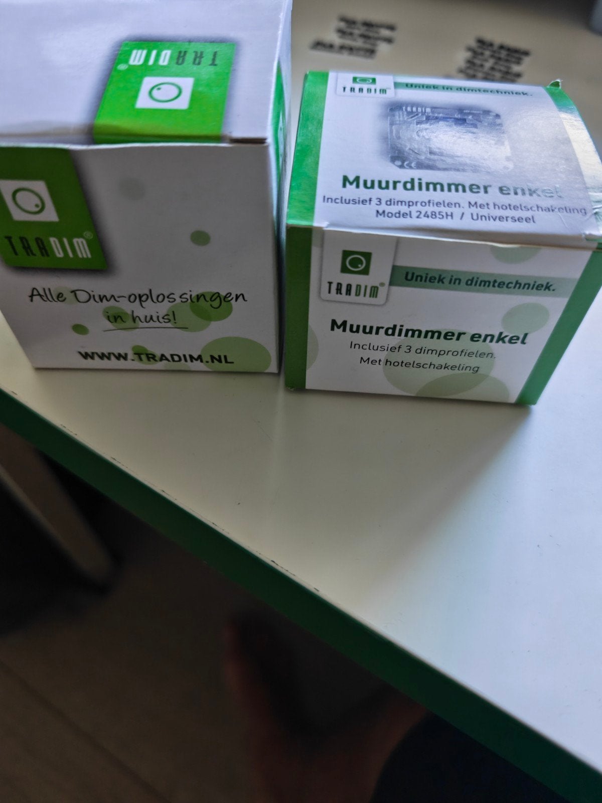 2x Tradim LED Dimmers 3-150W (model 2485H) - Nieuw in doos, Ophalen of Verzenden, Nieuw, Dimmer