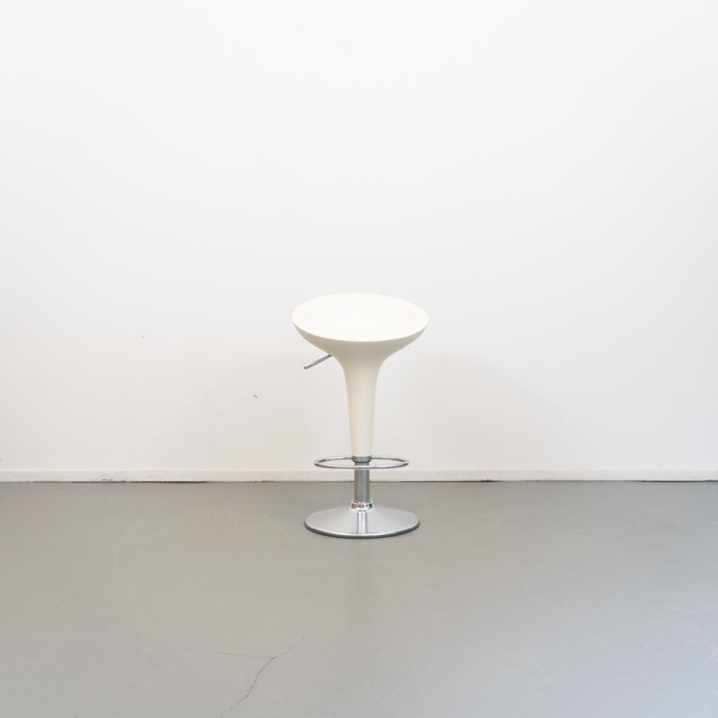 50x Magis Bombo kruk wit / aluminium, Huis en Inrichting, Barkrukken, Niet ingevuld, Kunststof, Niet ingevuld, Zo goed als nieuw