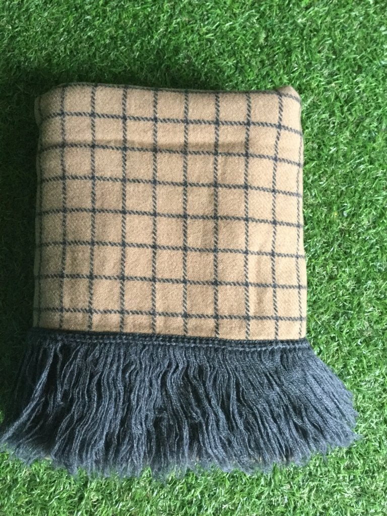 Grote wollen damen sjaal, 230x63cm zo goed als nieuw., Ophalen of Verzenden, Gedragen, Maat 46/48 (XL) of groter, Sjaal