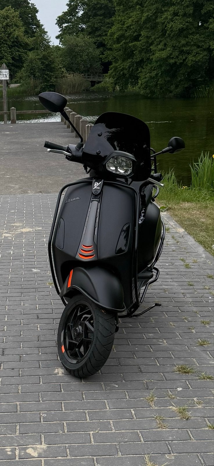 Vespa Sprint 50cc Mat Zwart - Zo goed als nieuw, Ophalen, Overige modellen, Maximaal 45 km/u, Zo goed als nieuw