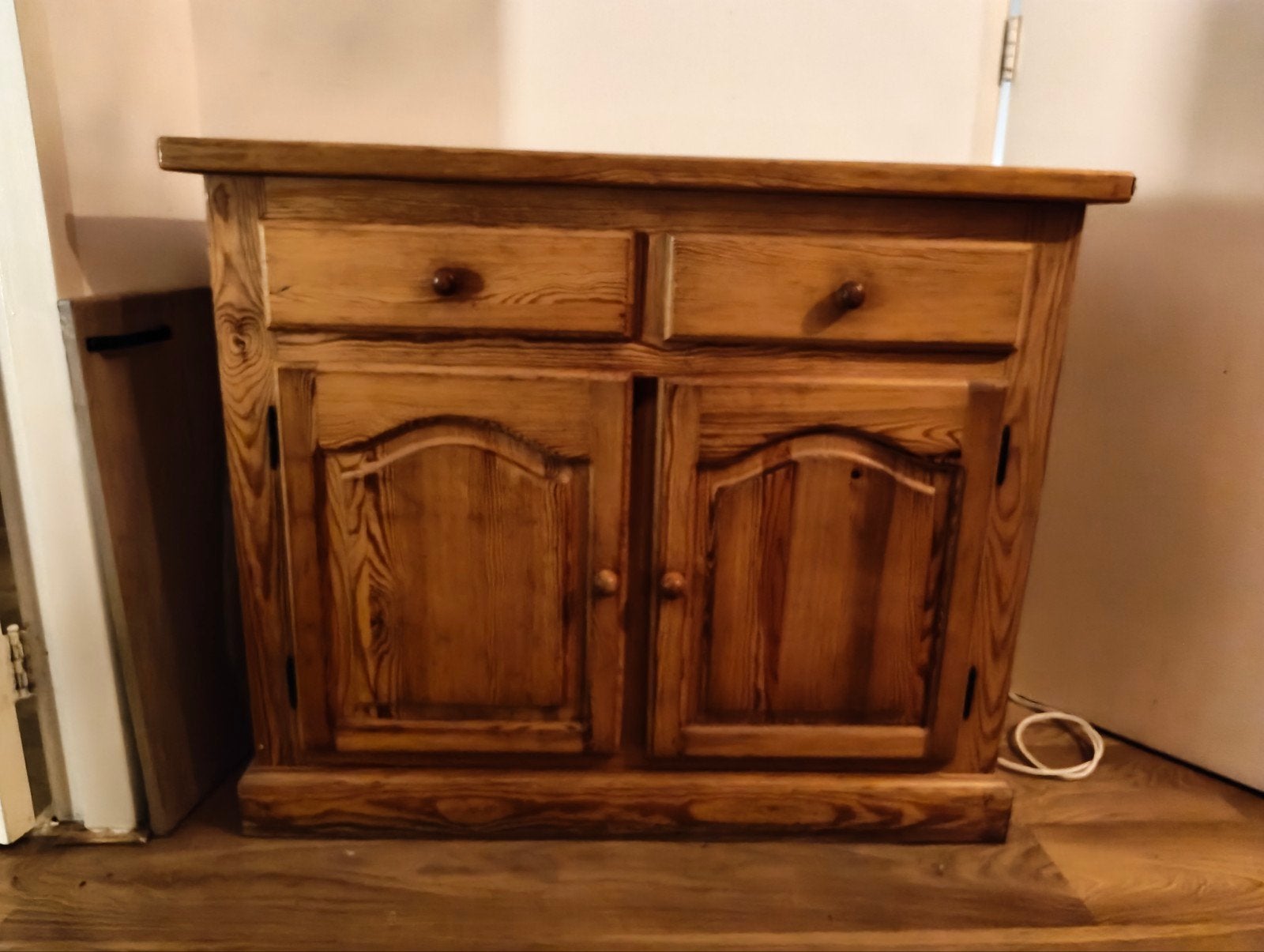 houten kast met lades