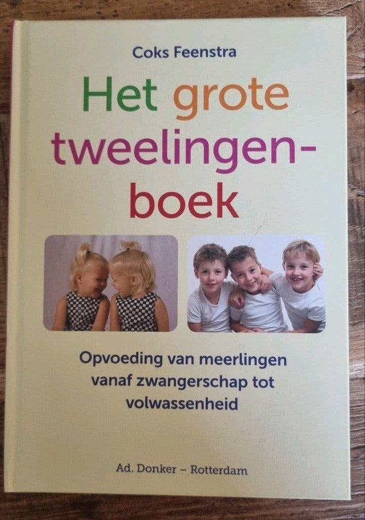 Coks Feenstra - Het grote tweelingenboek, Ophalen of Verzenden, Zo goed als nieuw, Kinderwagen of Buggy