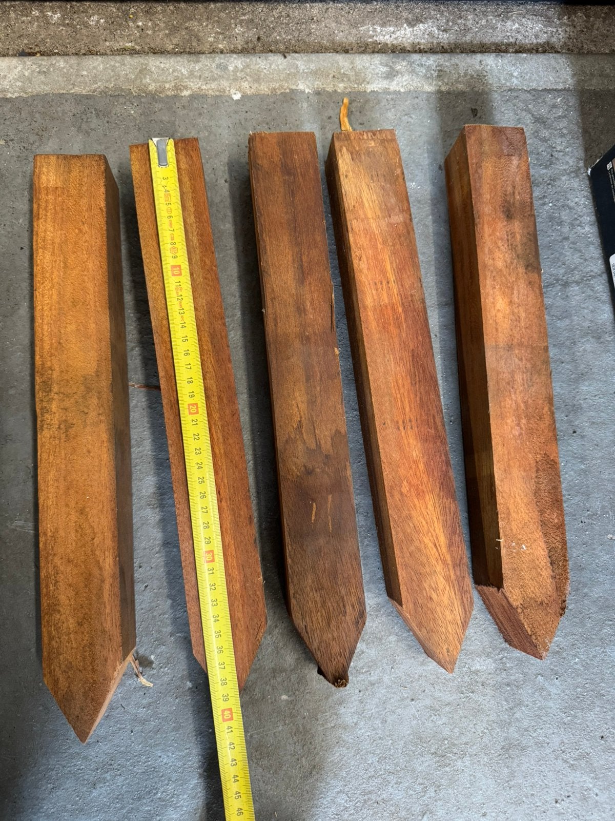 Piket paaltjes hardhout, Tuin en Terras, Palen, Balken en Planken, Ophalen, Palen, Zo goed als nieuw, Hardhout