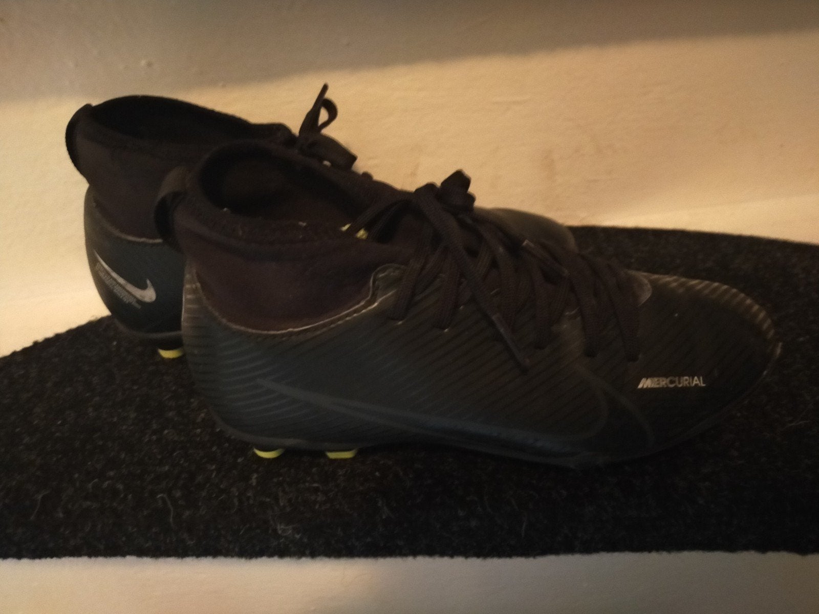 Nike voetbalschoenen maat 35, Maat XS of kleiner, Schoenen, Ophalen of Verzenden, Zo goed als nieuw