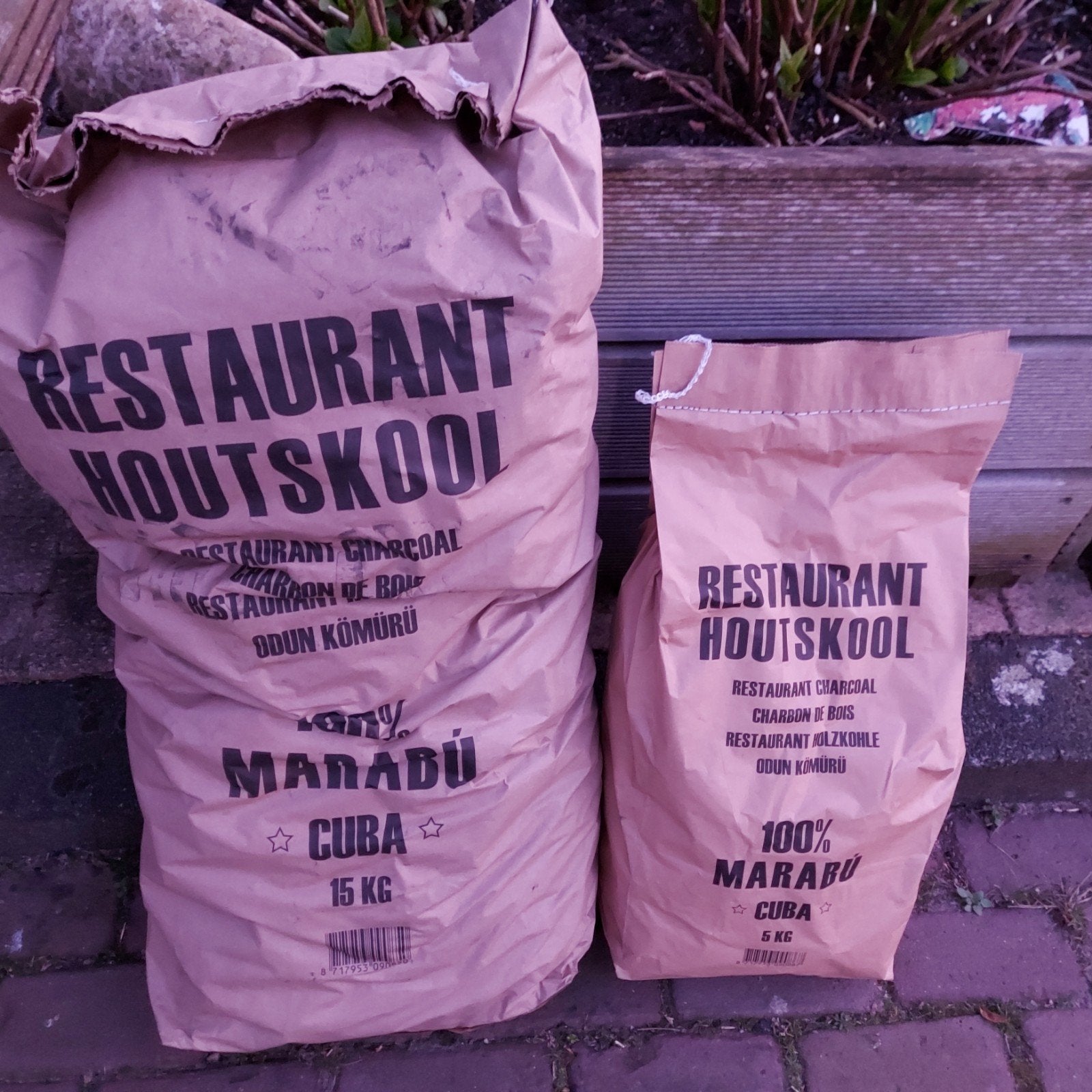Marabu restaurant houtskool, Ophalen