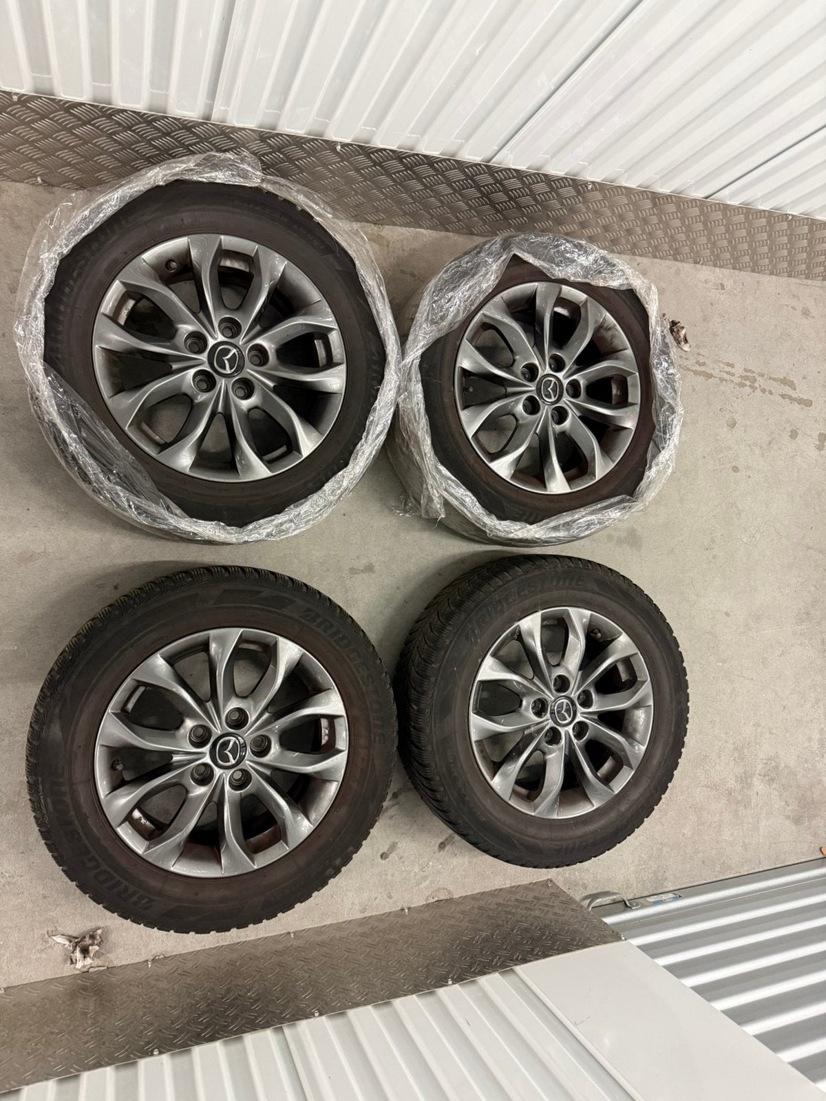 Mazda CX-3 16 inch velgenset met Bridgestone winterbanden, Auto-onderdelen, Banden en Velgen, 215 mm, 16 inch, Banden en Velgen