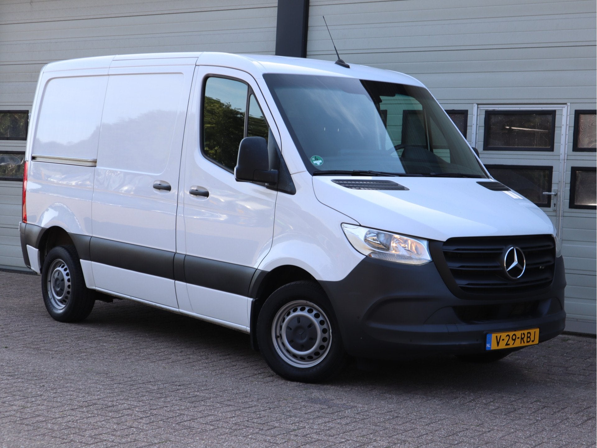 Mercedes-Benz Sprinter 211 CDI Euro 6 - L1H1 - MBUX - Camera, Auto's, Bestelauto's, Voorwielaandrijving, Stof, Gebruikt, Euro 6