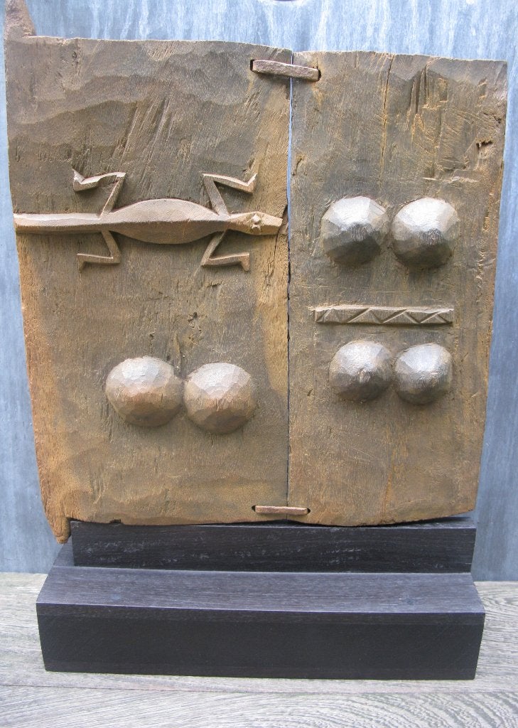 DOGON MALI GRAANSCHUURDEUR OP SOKKEL, Hout, Bruin, Handgemaakt, Afrika