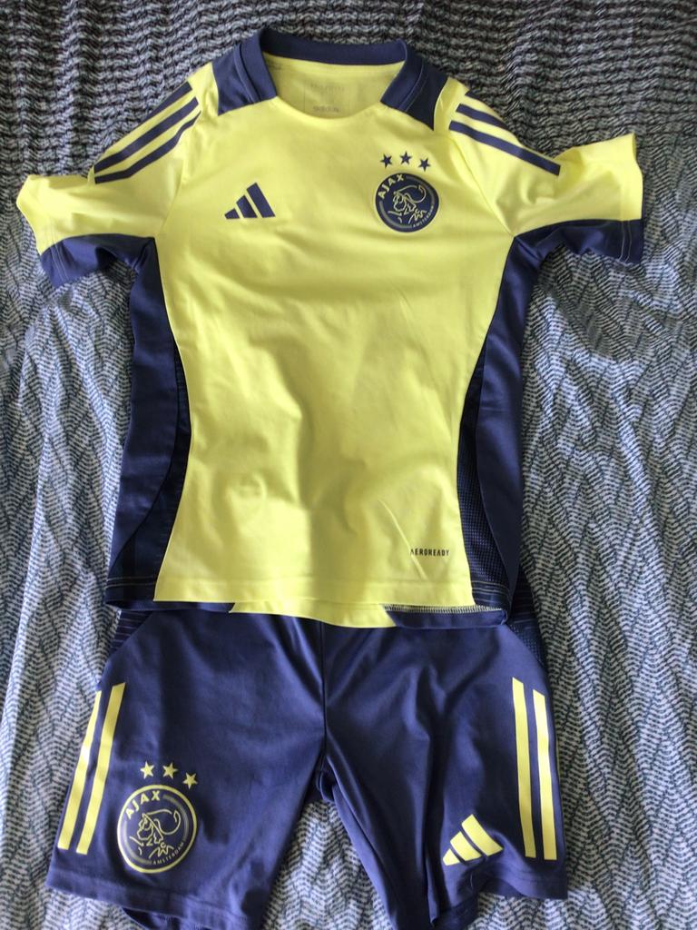 AJAX traingstenue maat 152, Sport en Fitness, Voetbal, Maat XS of kleiner, Ophalen of Verzenden, Zo goed als nieuw, Shirt