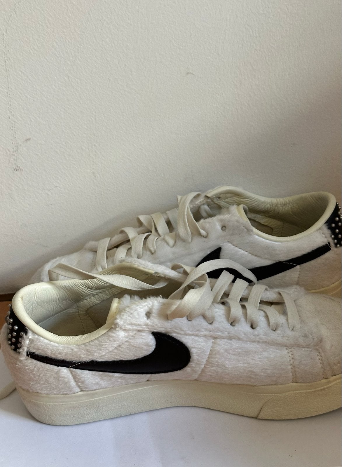 Nike Blazer Low Platform "Culture Day" - Faux Fur, Kleding | Dames, Ophalen of Verzenden, Zo goed als nieuw, Wit, Sneakers of Gympen