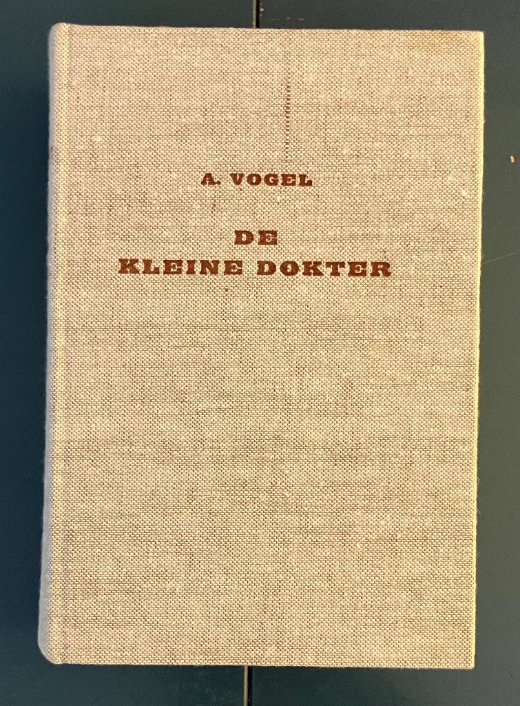 Boek; A. Vogel; De Kleine Dokter; Linnen band; 1970, Gelezen, Kruiden en Alternatief, Ophalen of Verzenden, A. Vogel