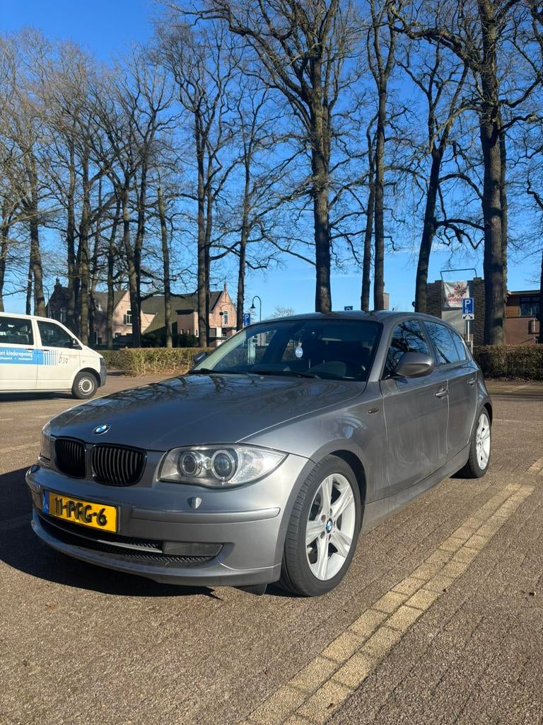 BMW 1-Serie 2.0 118I / airco / navigatie/ cruise control, 1-Serie, Achterwielaandrijving, 1995 cc, Handgeschakeld