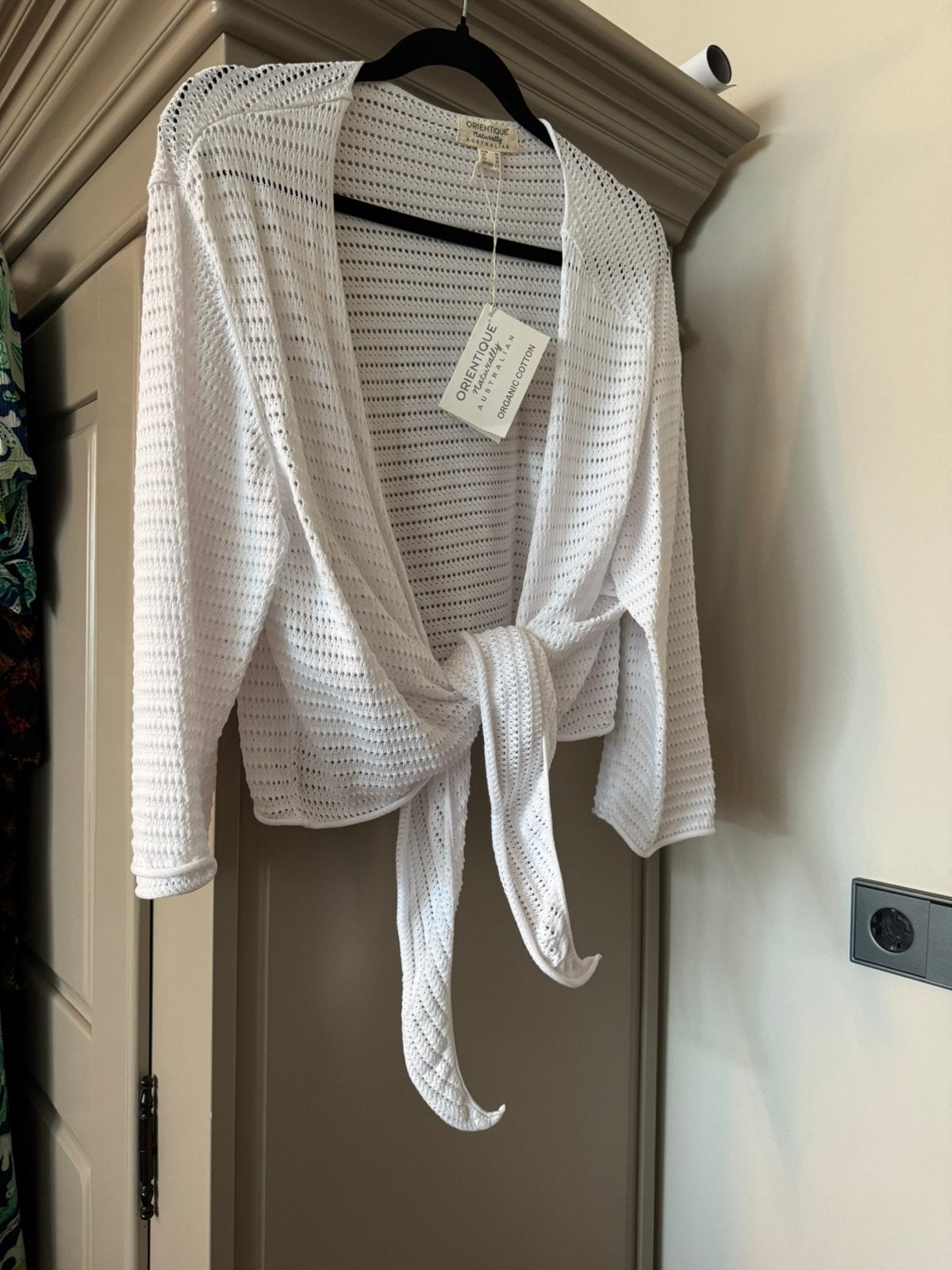 Leuk vestje, wit, ongedragen, prijskaartje er nog aan!, Kleding | Dames, Verzenden, Zo goed als nieuw, Wit, Trui of Vest