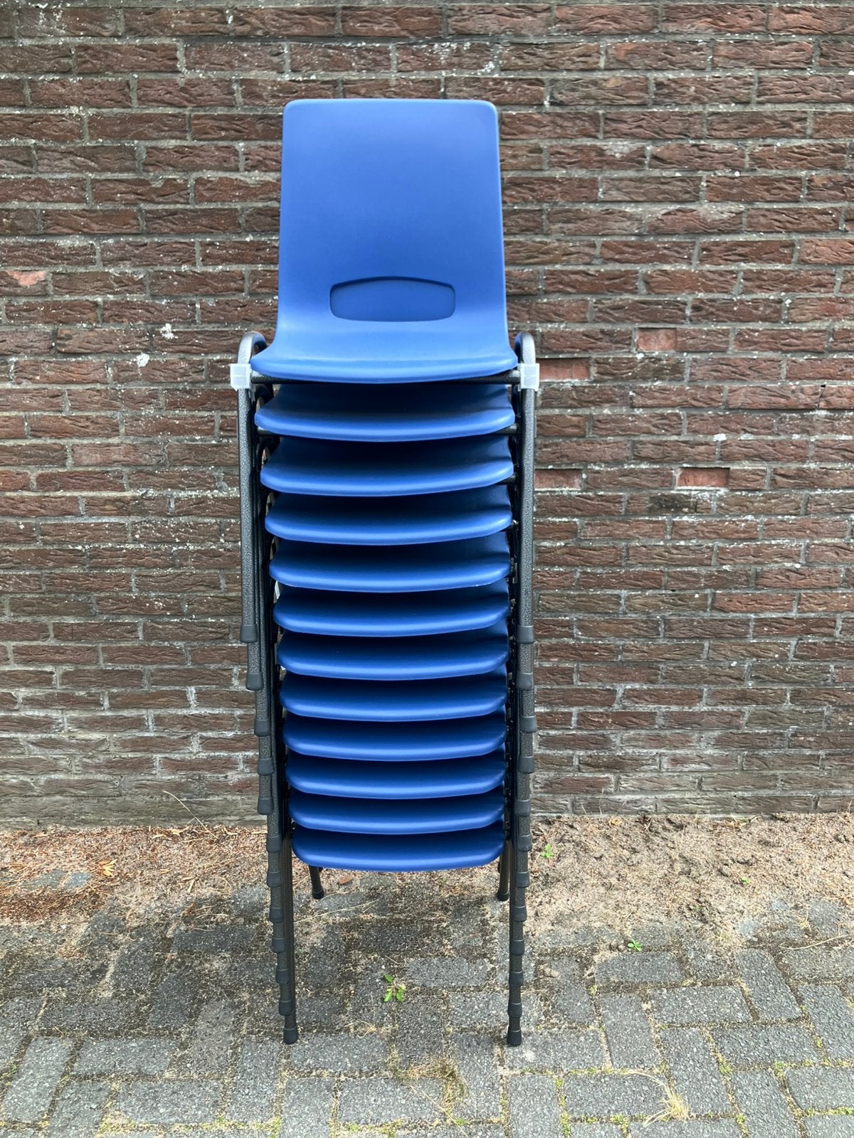Nieuwe AA-kwaliteit stapelstoelen kuipstoelen kantinestoelen, Huis en Inrichting, Stoelen, Ophalen, Blauw, Nieuw, Metaal