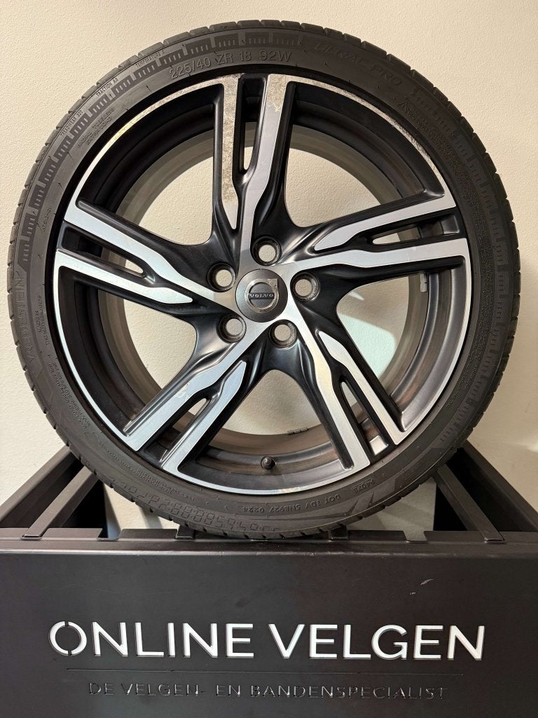 Opknap Set 18 inch Originele Volvo V40 5x108 velgen + banden, Auto-onderdelen, Banden en Velgen, Niet ingevuld, Niet ingevuld