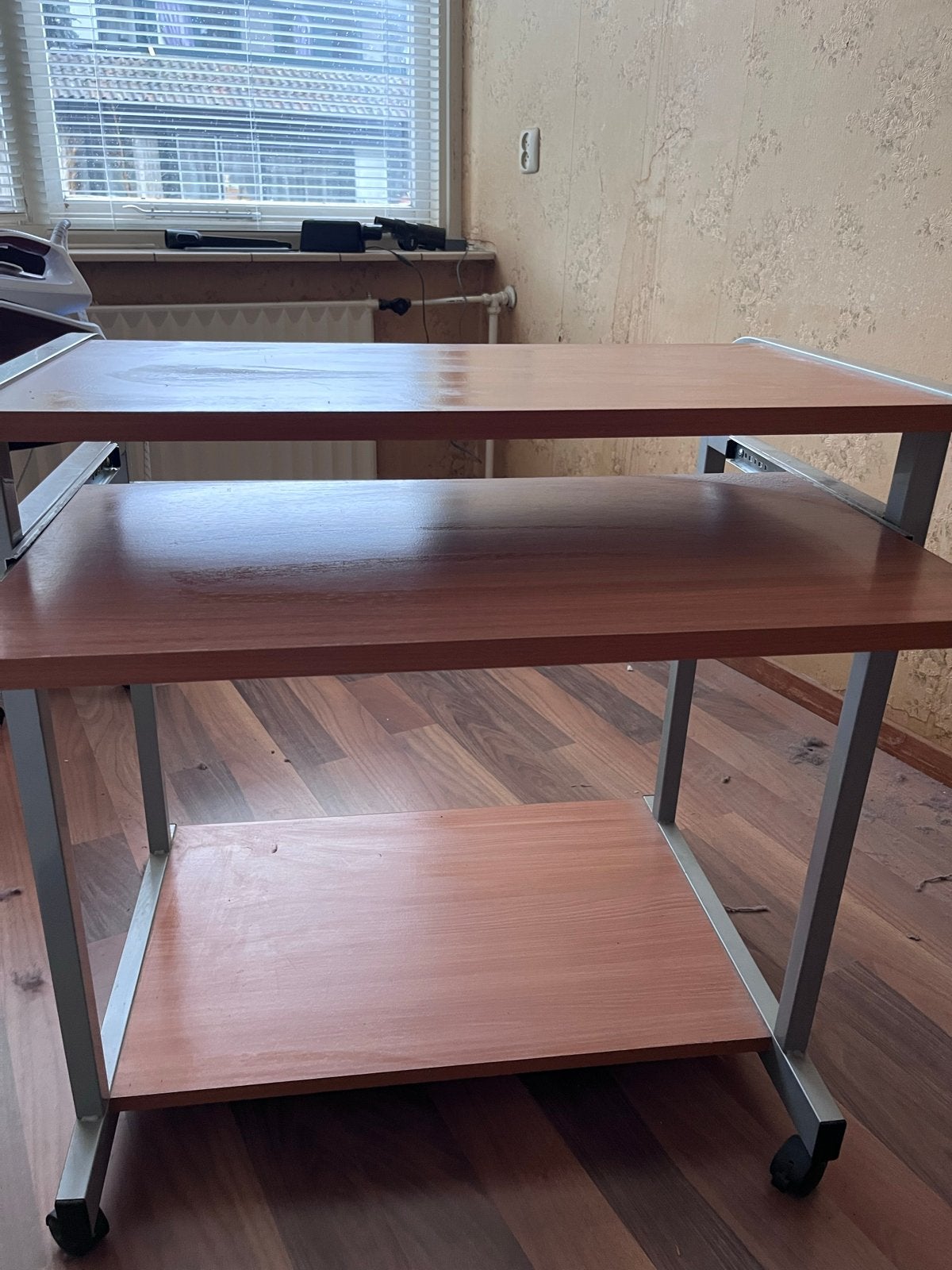 Verrijdbaar bureau/computertafel met uitschuifbaar blad, Huis en Inrichting, Ophalen, Gebruikt, 70 tot 120 cm, Metaal
