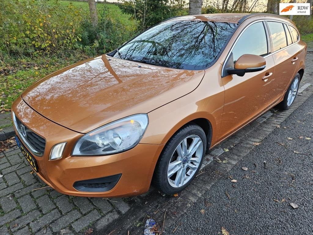 Volvo V60 1.6 D2 Summum automaat ,360 camera ,line ac, navi,, Euro 5, Leder, Diesel, Geïmporteerd