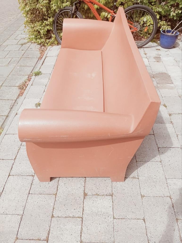 Kartell Bubble Club bank, Ophalen