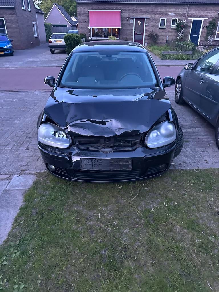 Golf 5 1.6 in onderdelen - Schadeauto voor demontage, Ophalen, Gebruikt, Volkswagen