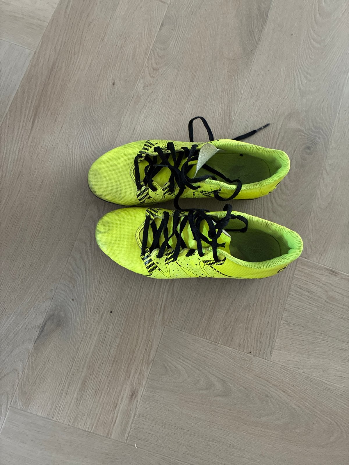 Adidas voetbalschoenen - Maat 39 1/3, Maat XS of kleiner, Ophalen of Verzenden, Gebruikt, Schoenen