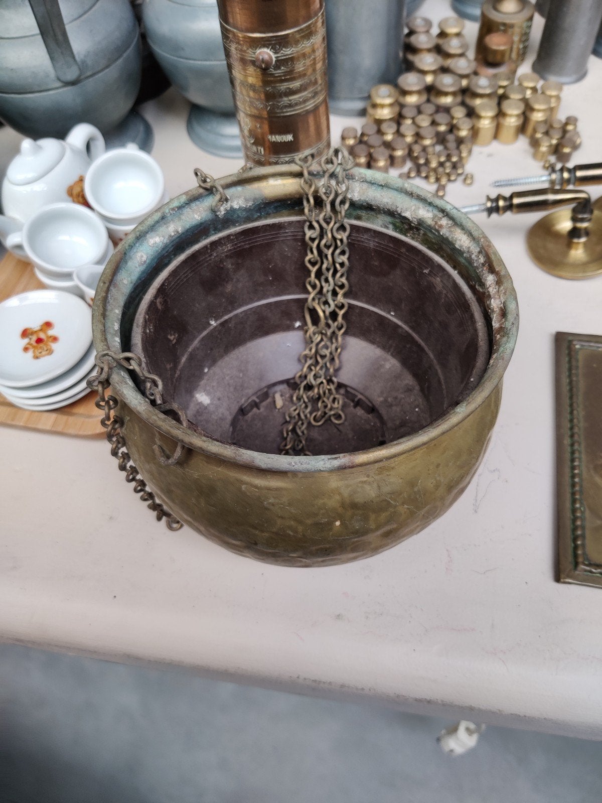 Antieke koperen of bronzen pot met kettingen, Antiek en Kunst, Ophalen of Verzenden