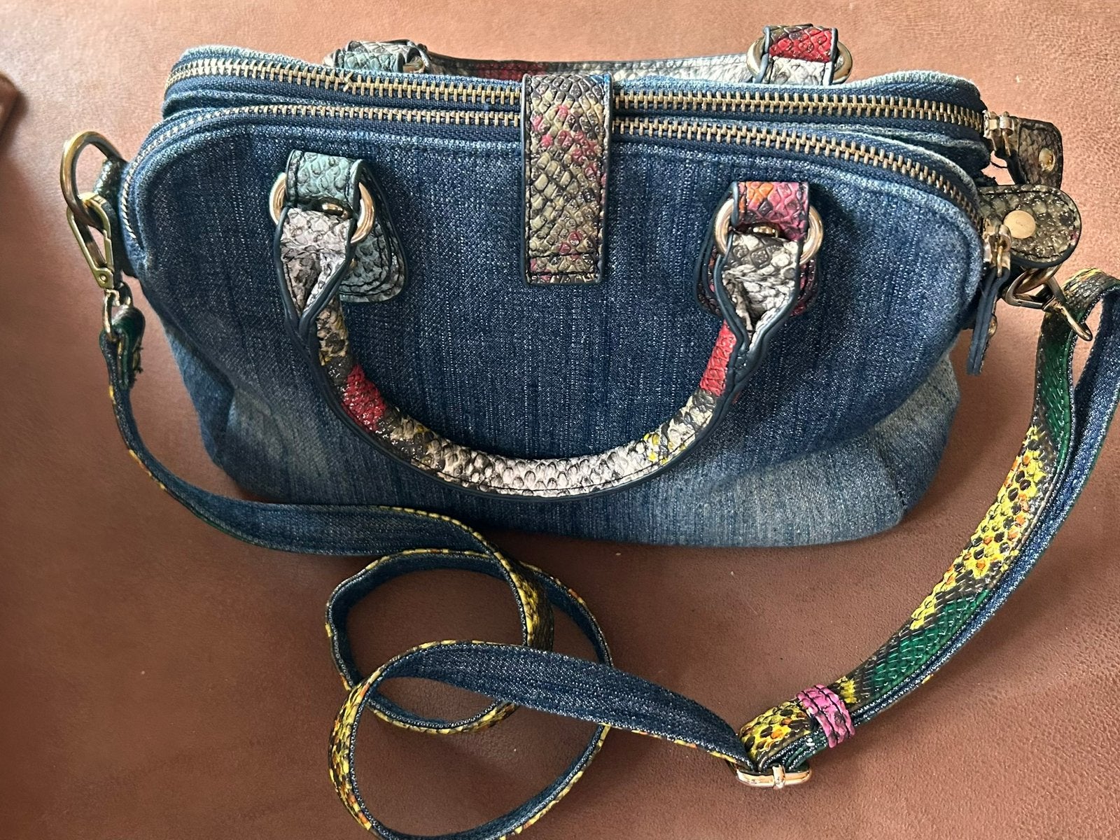 Stijlvolle denim handtas met opvallende slangenprint, Verzenden, Zo goed als nieuw, Blauw, Schoudertasje