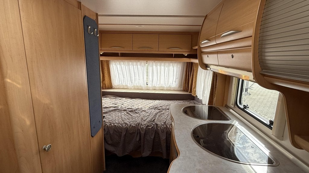 Fendt Saphir 490 TF bouwjaar 2003 met voortent, Caravans en Kamperen, Caravans, Rondzit, Bedrijf, Tot en met 4, Dwarsbed