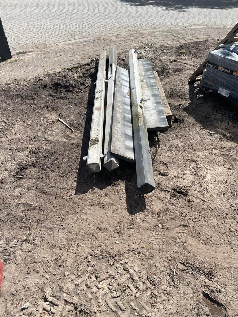 Schuttingdelen met betonnen palen en onderplaten, Ophalen, Minder dan 3 meter, Hout, 1 tot 2 meter