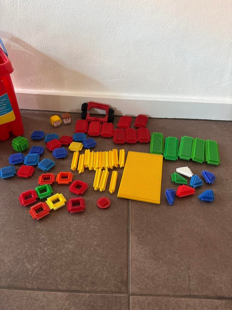 Nopper bouwstenen in emmer - Creatief speelplezier, Kinderen en Baby's, Speelgoed | Bouwstenen, Ophalen of Verzenden, Gebruikt