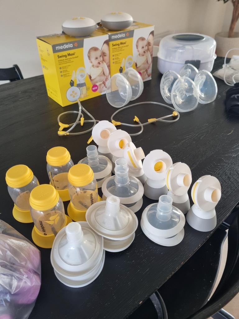 2 Medela Swing Maxi kolven met veel accessoires, Ophalen of Verzenden, Borstkolf
