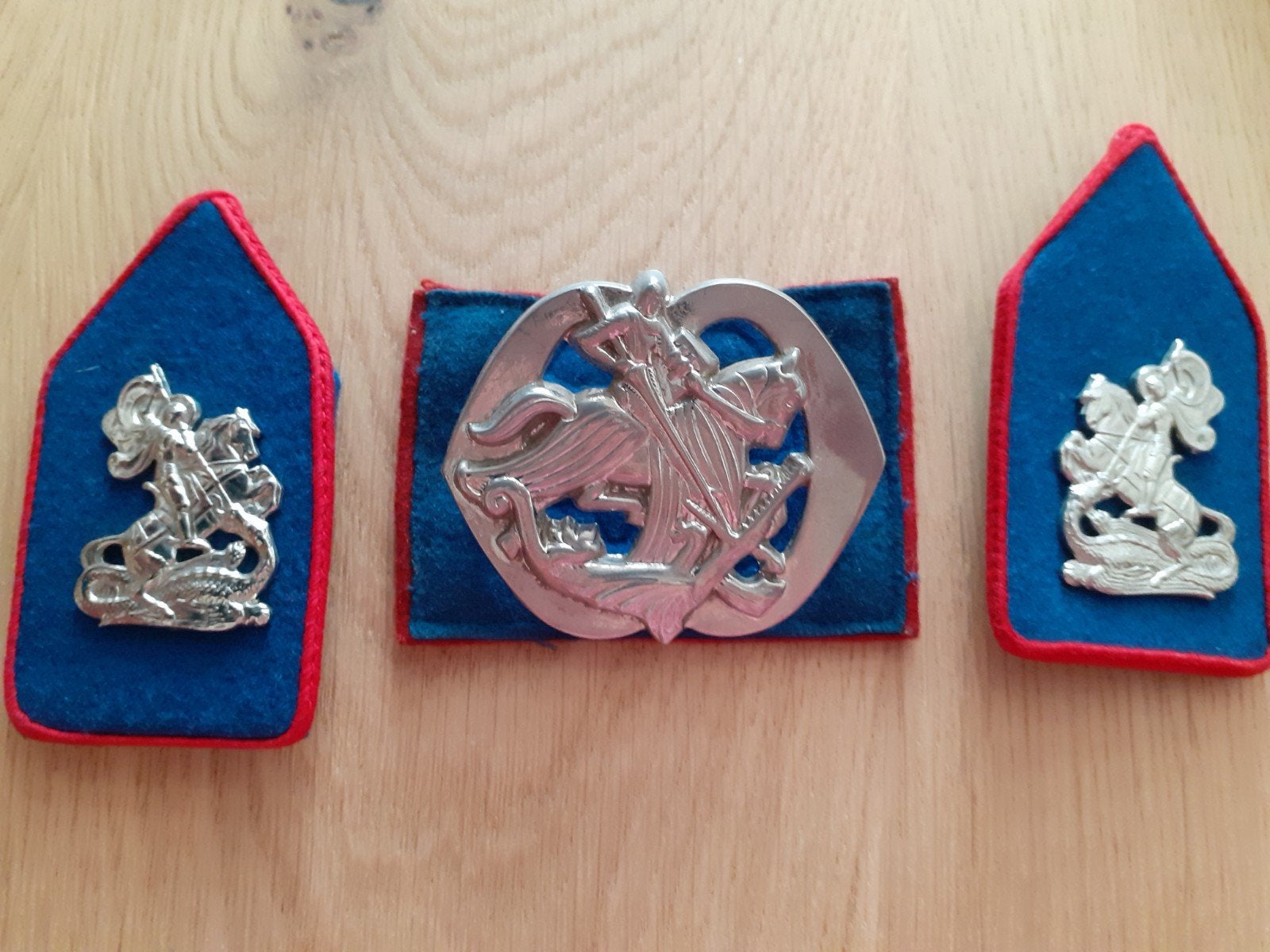 kraagspiegels en baretembleem  : Huzaren van Prins Alexander, Ophalen of Verzenden, Landmacht, Nederland, Embleem of Badge