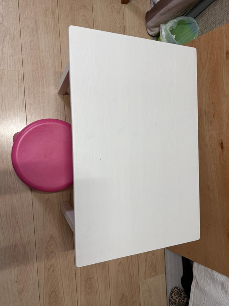 Leuk kindertafeltje met roze krukje, Ophalen, Zo goed als nieuw, Stoel(en)