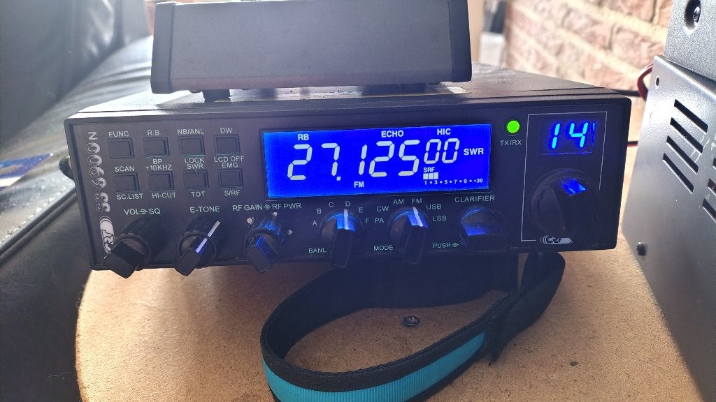 27 mc cb radio met doos en toebehoren, Telecommunicatie, Zenders en Ontvangers, Ophalen of Verzenden, Zo goed als nieuw, Zender en Ontvanger