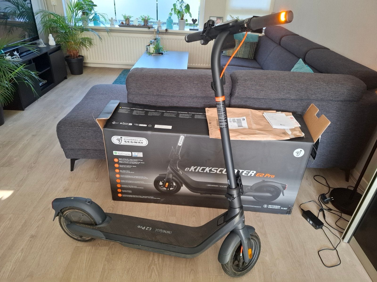 Elektrische step eKickscooter E2 Pro - Zo goed als nieuw, Fietsen en Brommers, Steps, Ophalen of Verzenden, Zo goed als nieuw