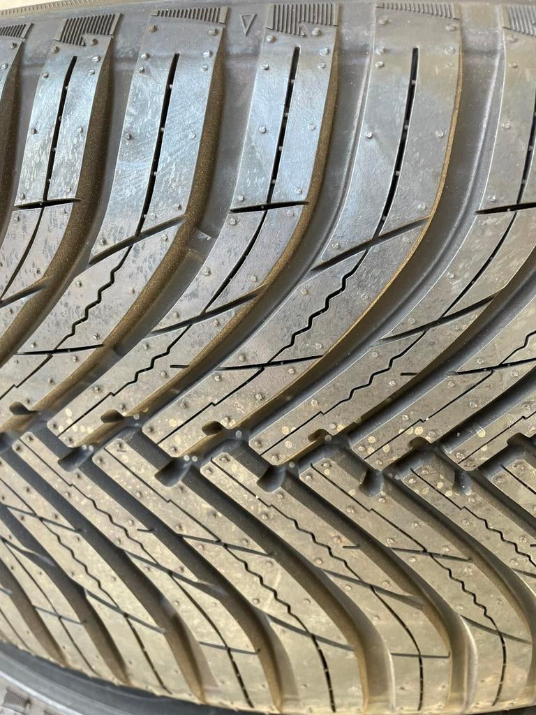 “225 45 r19 All Season Maxxis  ( Zo Goed Als Nieuw) 85 euro”, Auto-onderdelen, Banden en Velgen, Band(en), Zomerbanden, 19 inch