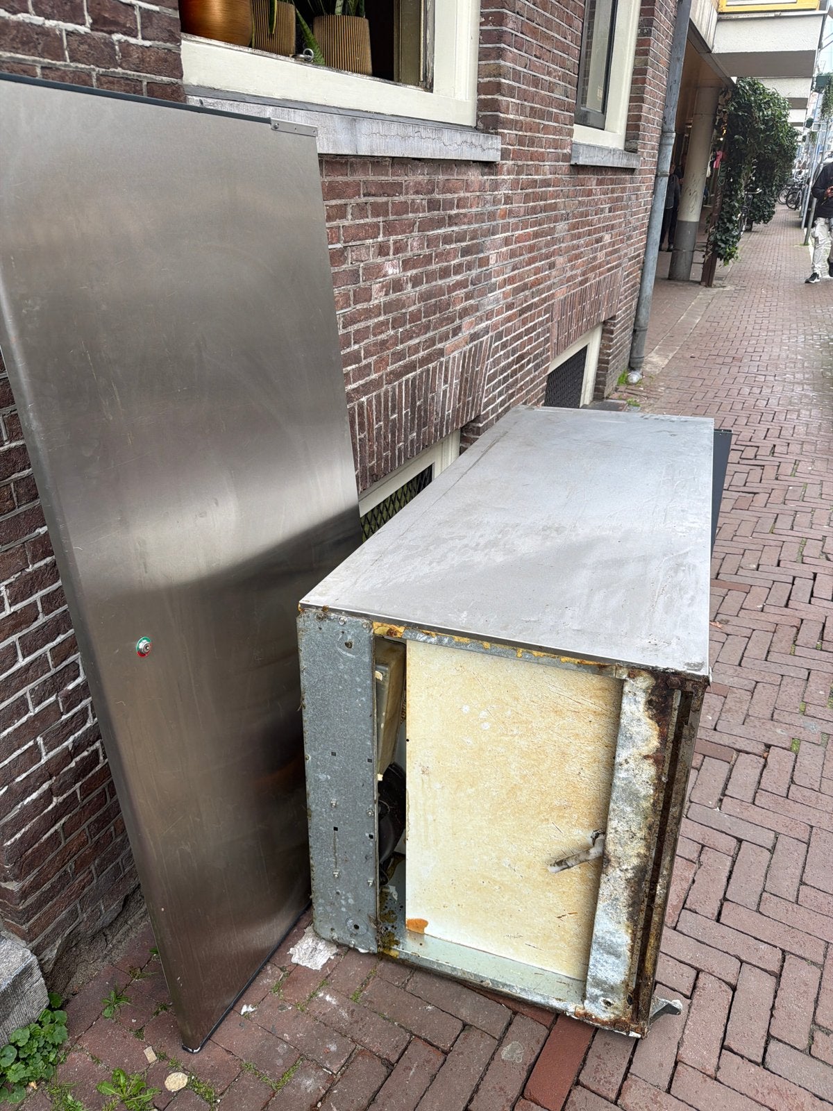 Oude ijzer, recycling, Zonder vriesvak, 100 tot 150 liter, Niet werkend, 45 tot 60 cm